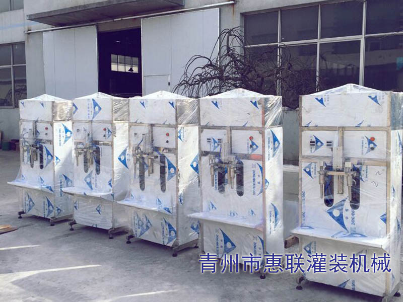半自動(dòng)食用油灌裝機(jī)