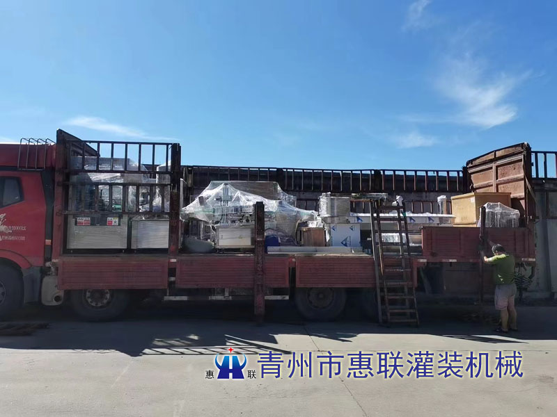 調味品灌裝機發往濰坊