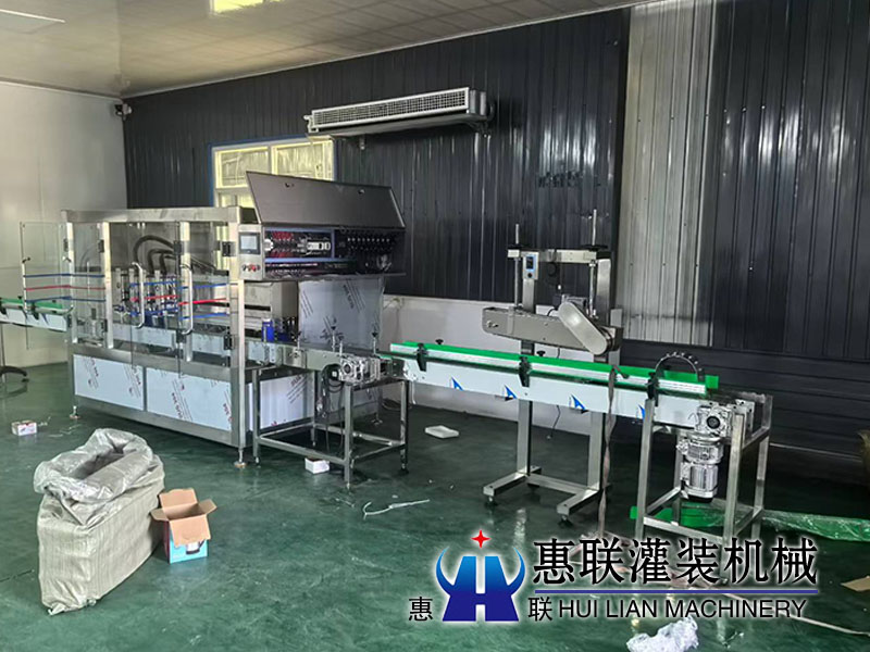 濰坊調(diào)味品灌裝機(jī)安裝現(xiàn)場